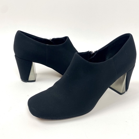 Donald J. Pliner Shoes - Donald J Pliner Black Round Toe Block Heel 8.5